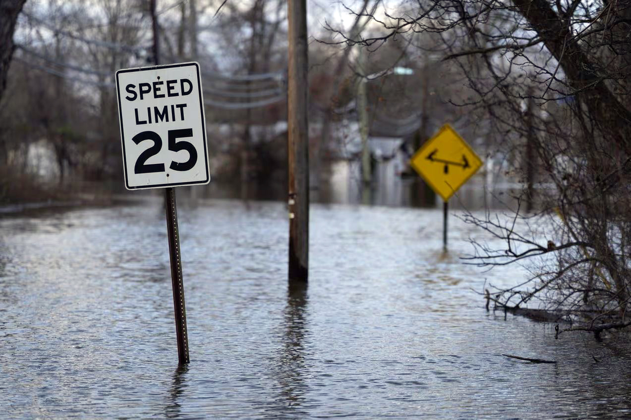 Flooding from the nearby Pompton River in Wayne (Passaic County) on December 19th, 2023. Photo by Julian Leshay/NJ Advance Media.