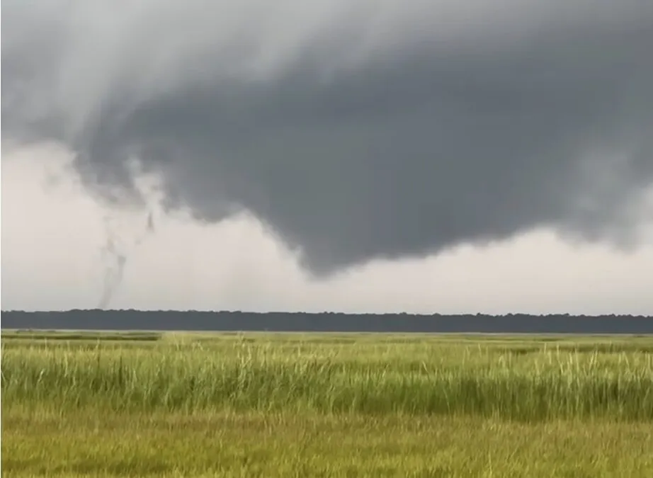 EFU tornado caught on video over Estell Manor on August 20, 2026.